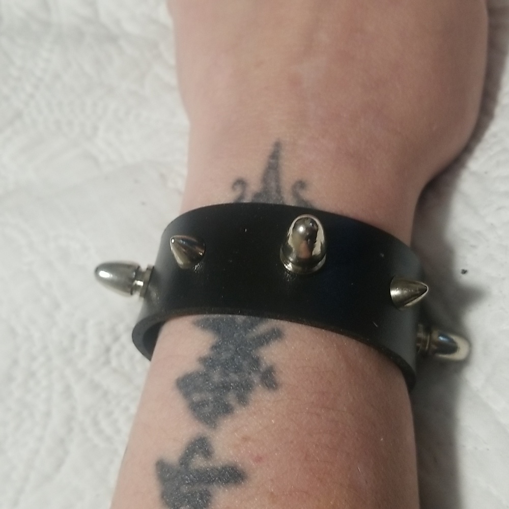 Spikes bracelet